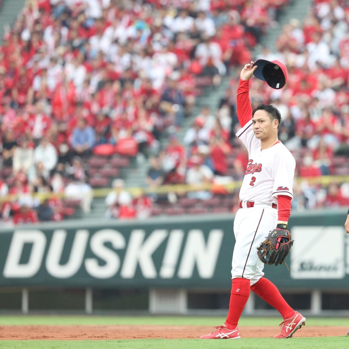 【広島】田中広輔、松山竜平がマツダスタジアムで最後の赤ヘル雄姿 - 東スポWEB