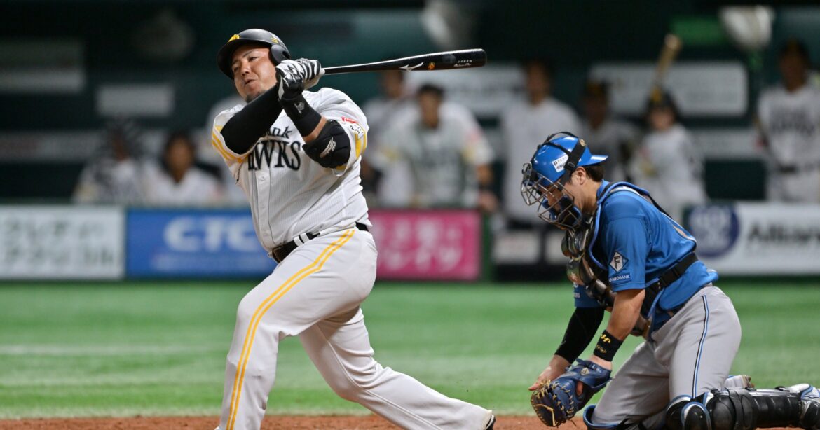 「突破確率100％」のはずのCS“王手”ソフトバンクに異変…日ハム逆襲をもたらしたベテラン捕手の戦略「堅く、堅く、痛い目にあわないよう」 - プロ野球 - Number Web