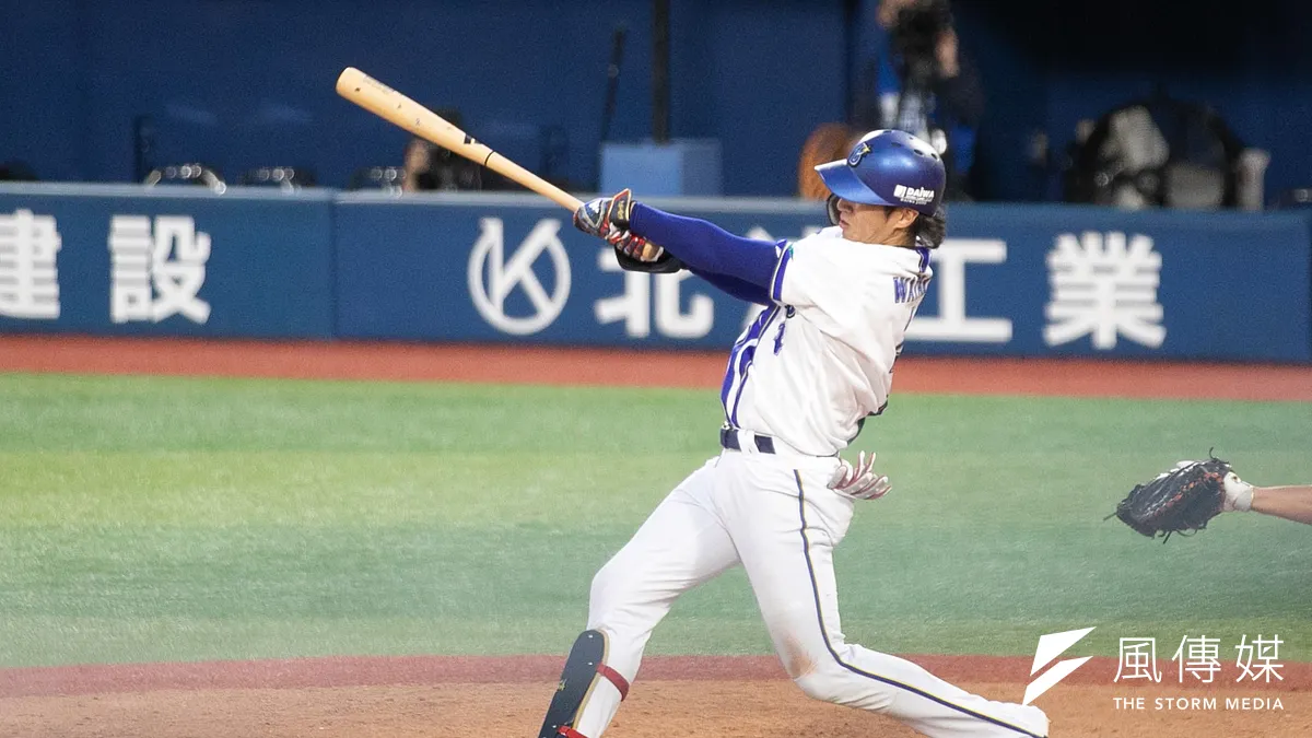 9回に右翼席へ2ランを放ったDeNAの度会隆輝外野手。(写真/許甄玲撮影) 9回に右翼席へ2ランを放ったDeNAの度会隆輝外野手。(写真/許甄玲撮影)