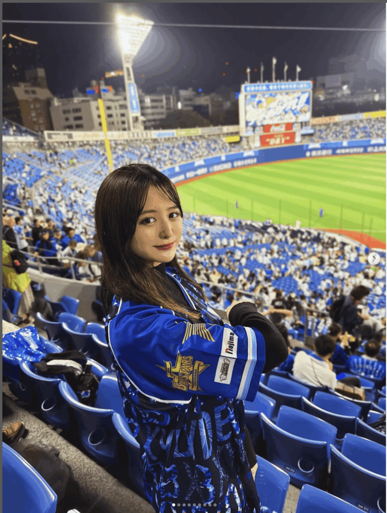 “元DeNA美女チアガール”がレギュラーシーズン最終戦を現地観戦 | 話題の投稿 | スポーツブル (スポブル)