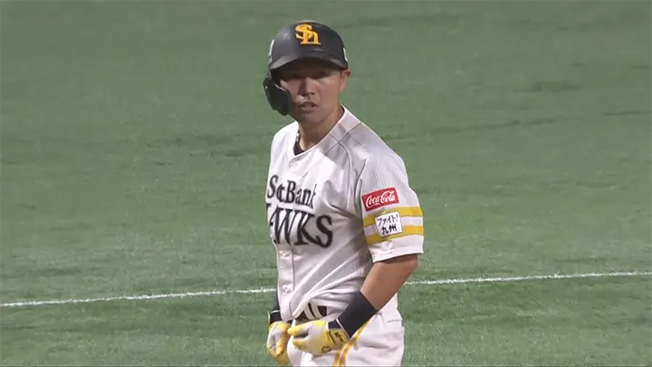 Akira Nakamura hits a timely hit! Fukuoka Softbank takes the lead in Game 4 | Pacific League Fukuoka Softbank Hawks player Akira Nakamura © Pacific League TV