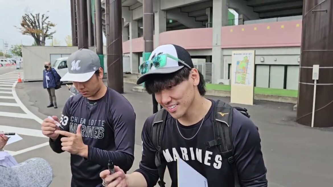 千葉ロッテマリーンズ秋季キャンプ　投手サイン会(2025_1102)