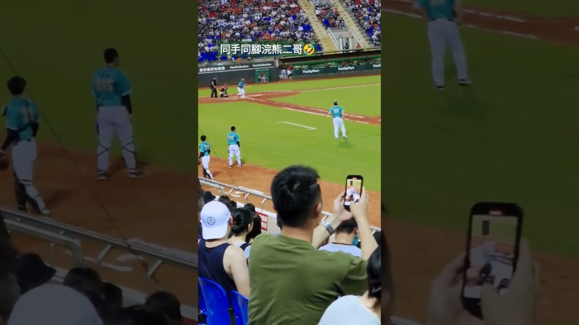 嘉義市首戰🦅同手同腳浣熊二哥🦅7下安打開啟攻勢！#台鋼雄鷹 #吳念庭 #嘉義 #cpbl #shorts