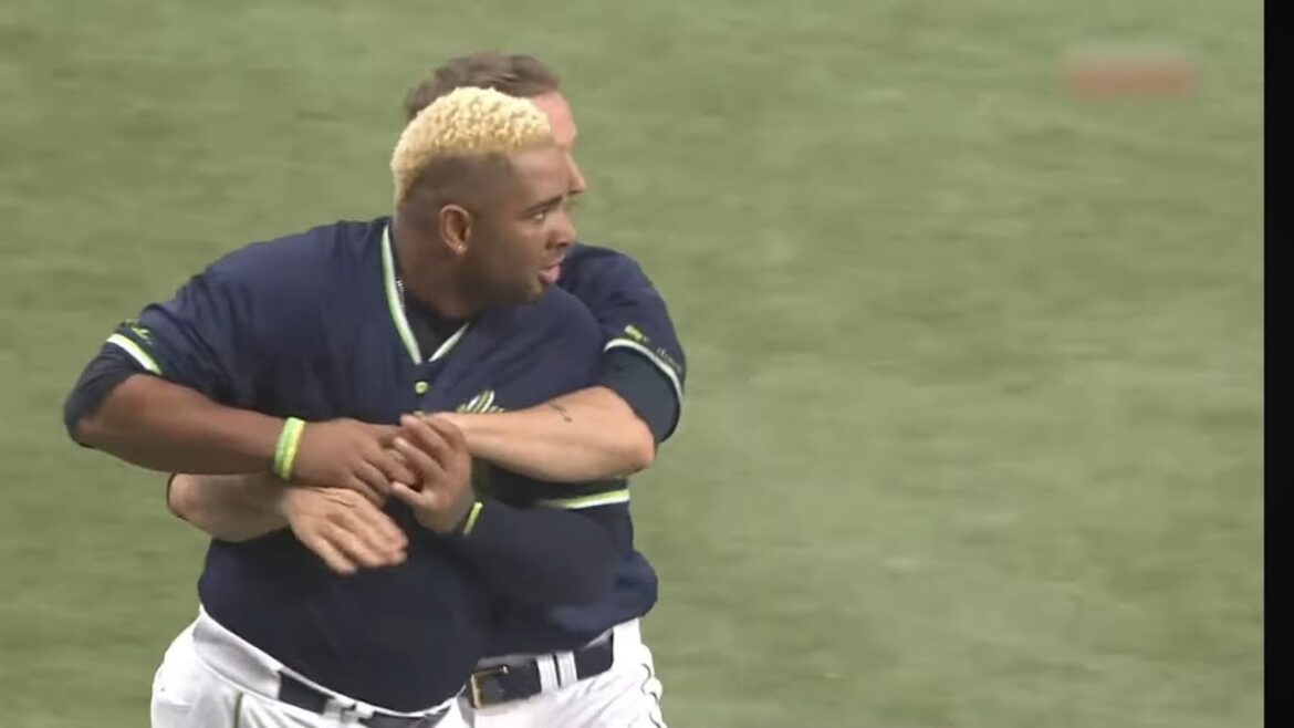 バレンティン  乱闘で退場