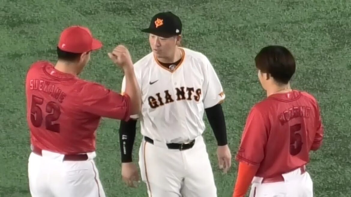 大阪ガス繋がりの末包と岸田が談笑！そこに報徳学園後輩小園も参加！広島東洋カープvs読売ジャイアンツ 2025年9月20日