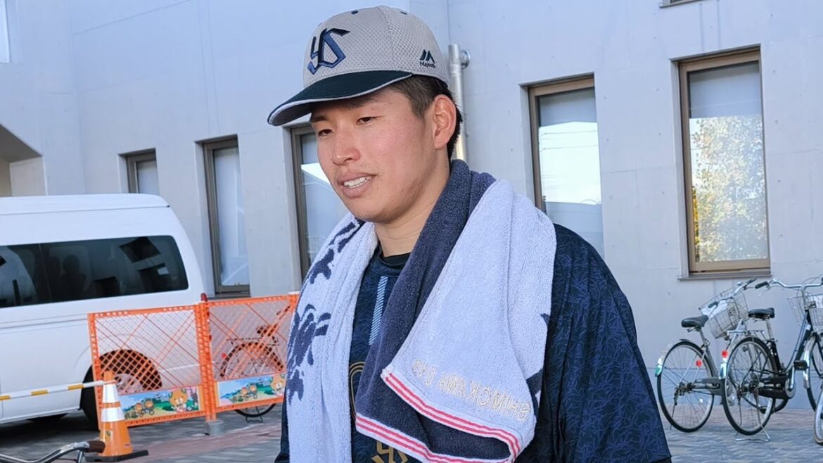 2025年東京ヤクルトスワローズ秋季キャンプ サインをする下川隼佑選手！ 11/7坊っちゃんスタジアム