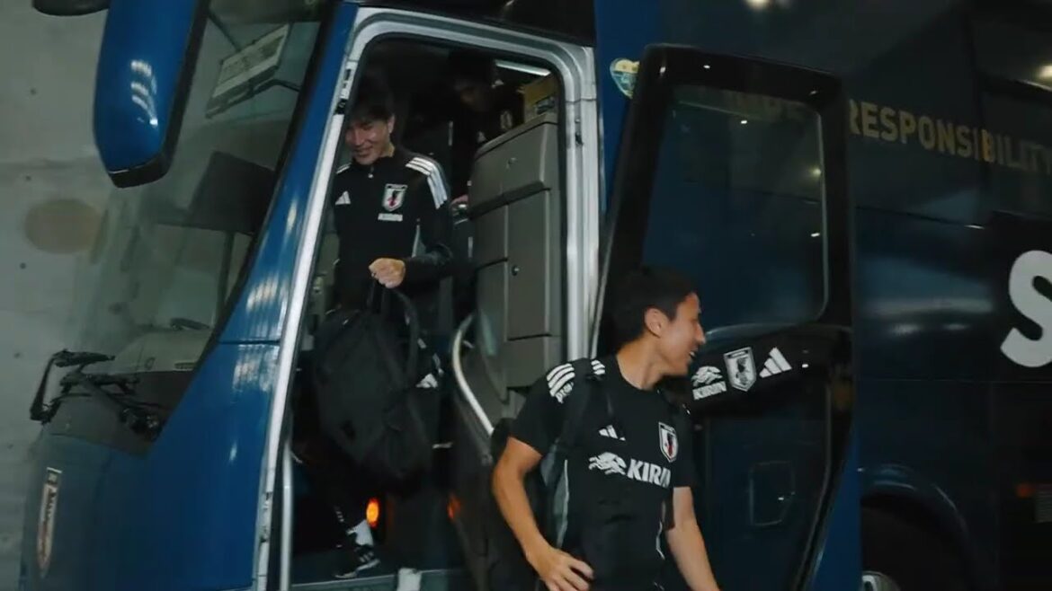 【サッカー日本代表】バスから降りる順番は？一番最後に登場選手は！？｜キリンチャレンジカップ2025