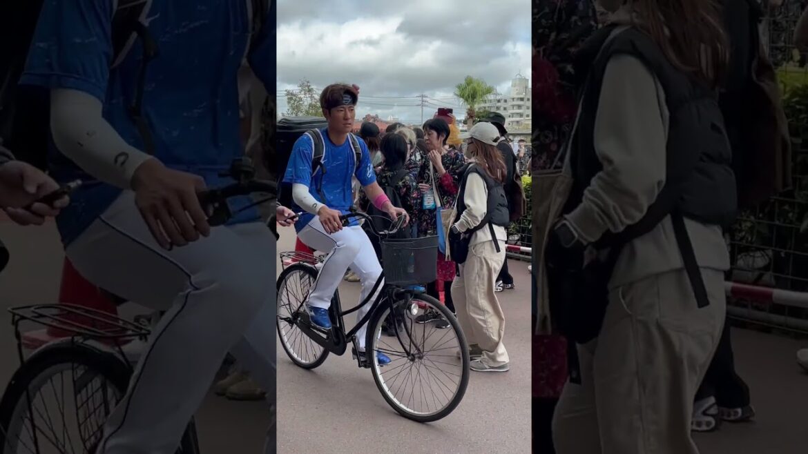 自転車で移動する上林誠知選手 #中日ドラゴンズ #沖縄キャンプ #春季キャンプ2025 #上林誠知 #北谷