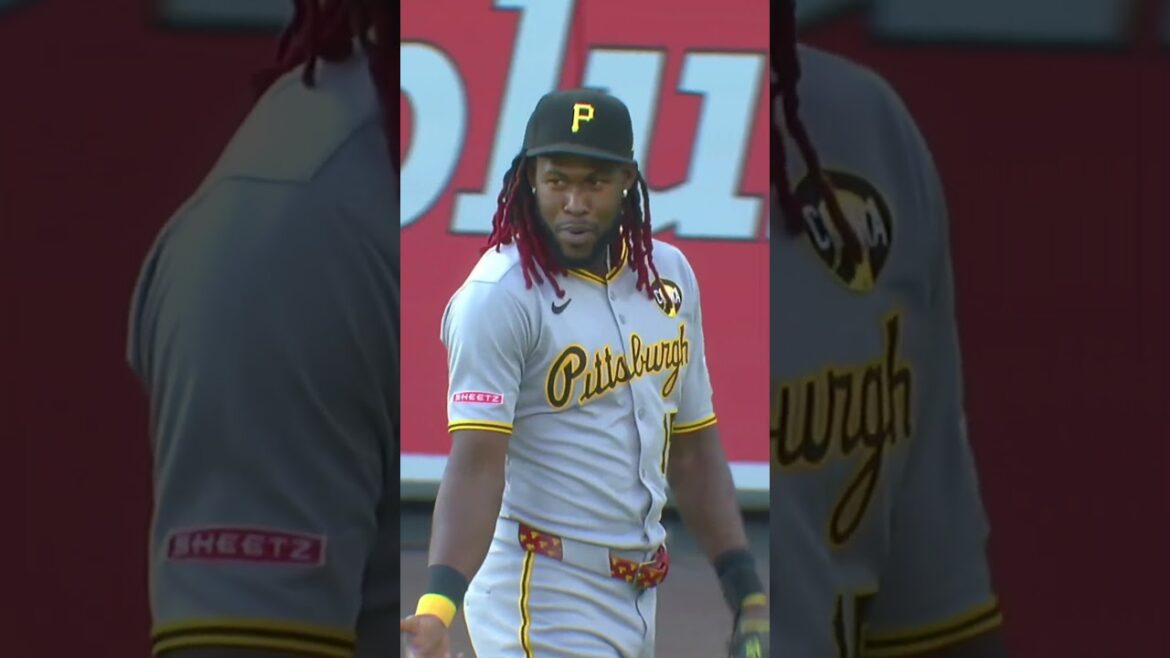 ARE YOU KIDDING, ONEIL CRUZ!? 🤯 #pirates #oneilcruz #mlb #baseball #amazing