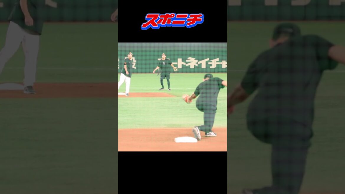 巨人・守備練習を行う秋広に阿部監督が華麗な送球  #shorts