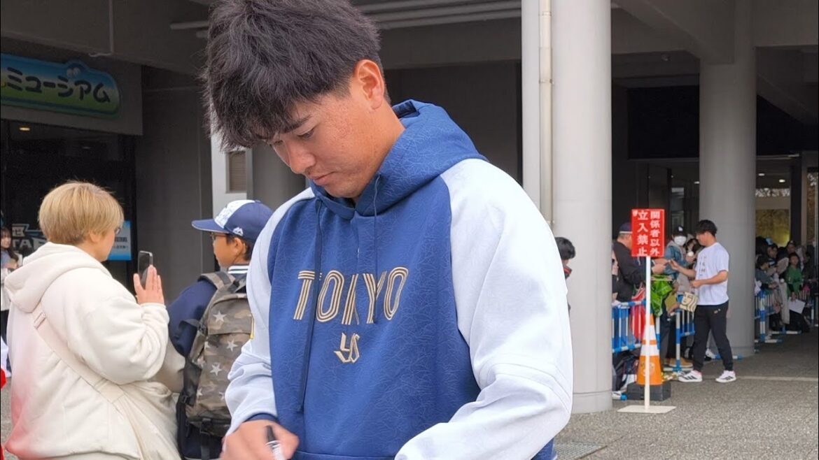 2025年東京ヤクルトスワローズ秋季キャンプ サインをする選手の皆さん！ 11/13坊っちゃんスタジアム