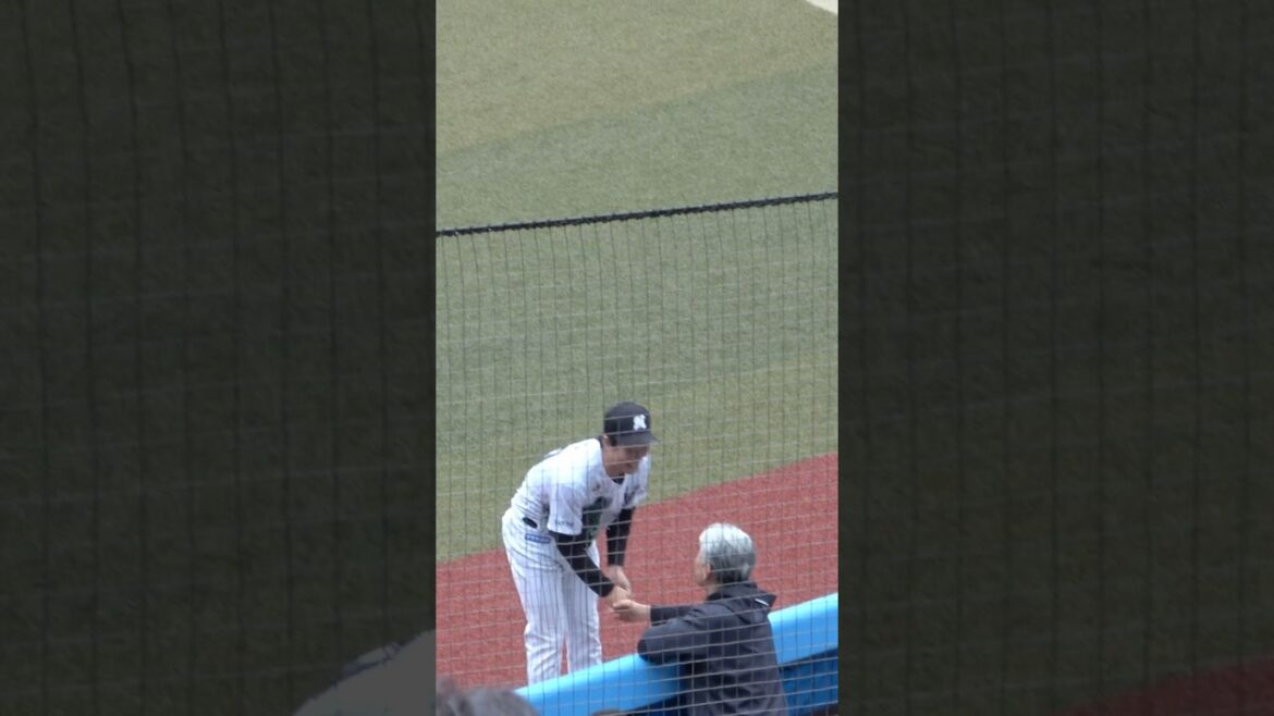 トライアウト終了後吉井監督に挨拶をしに行く島選手！！