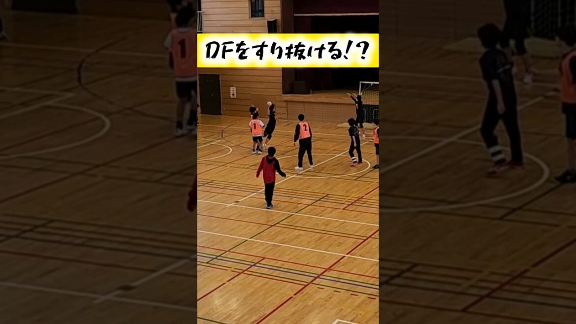 DFをすり抜ける！？#ハンドボール #ハンドボール部 #handball #スーパープレイ #Joseph蓮池 #shorts