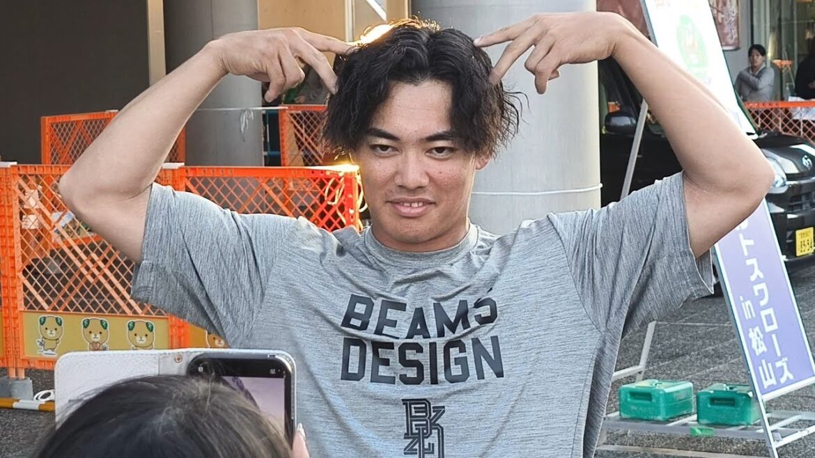 2025年東京ヤクルトスワローズ秋季キャンプ サインをする選手の皆さん! 11/16坊っちゃんスタジアム 2025年東京ヤクルトスワローズ秋季キャンプ サインをする選手の皆さん! 11/16坊っちゃんスタジアム