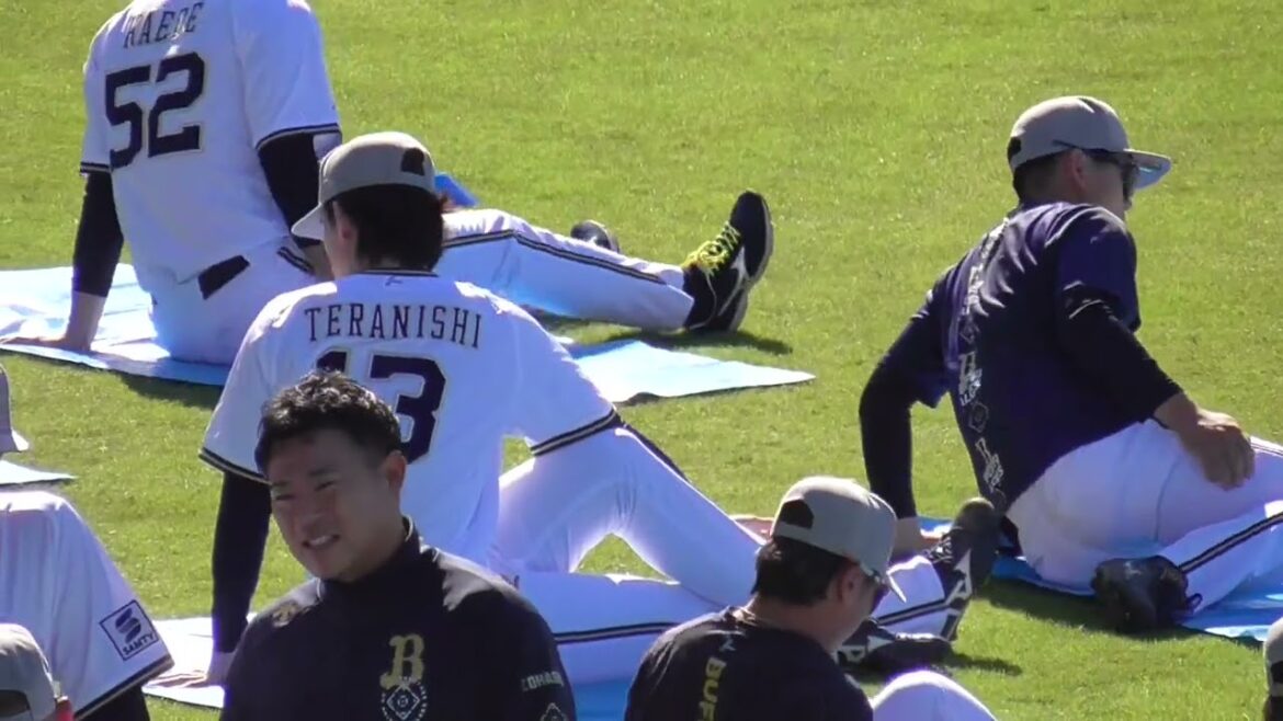 【プロ野球】　オリックス　秋季キャンプ　初日　『ストレッチ』