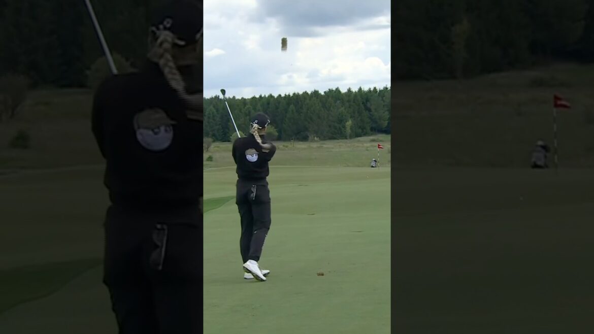 【全米女子25】どデカいターフのとれ方😲 #チャーリーハル #全米女子オープンゴルフ選手権 【全米女子25】どデカいターフのとれ方😲 #チャーリーハル #全米女子オープンゴルフ選手権