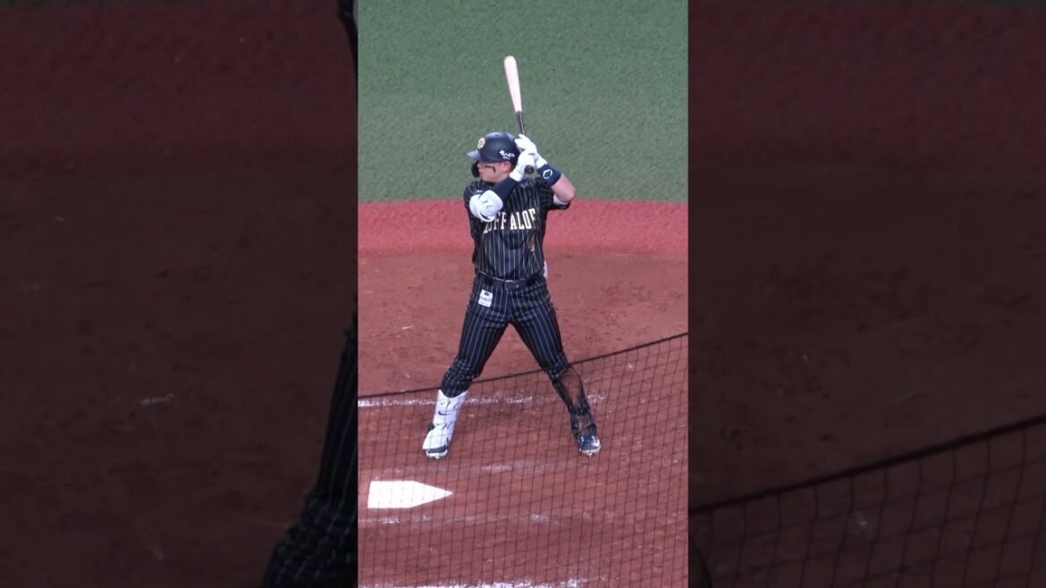 母校の応援で打席に立つ森友哉 #オリックスバファローズ #森友哉