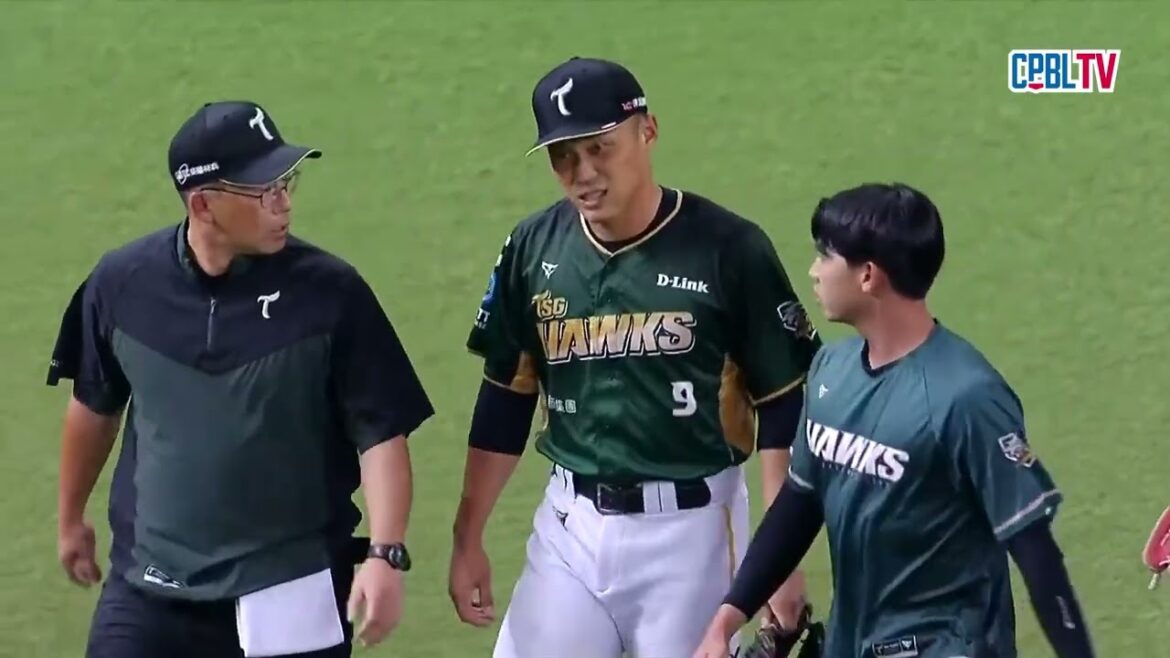 08/13 台鋼 VS 樂天 四局下,Nice Catch!王柏融的美技守備,沒收張閔勛可能形成安打的飛球 08/13 台鋼 VS 樂天 四局下,Nice Catch!王柏融的美技守備,沒收張閔勛可能形成安打的飛球