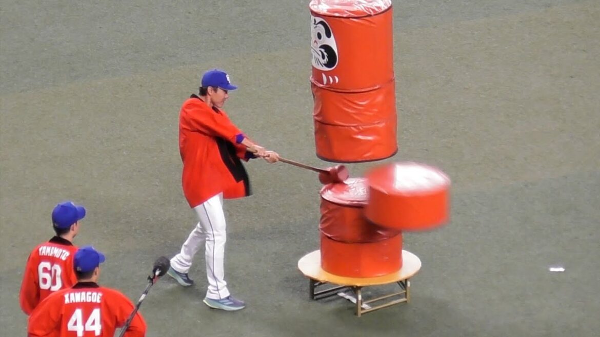 だるま落としもさすがプロ大島洋平  顔がだるまに似ている川越誠司  慶應魂ニコニコの山本泰寛  巨大だるま落とし対決　野手チーム　中日ドラゴンズファンフェスタ　2025/11/22
