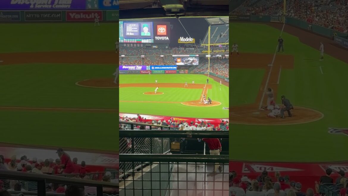 Jose Ureña makes nice catch and nearly throws it away