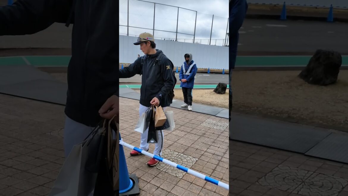 2月28日、オリックスキャンプ　『廣岡選手　サイン会』