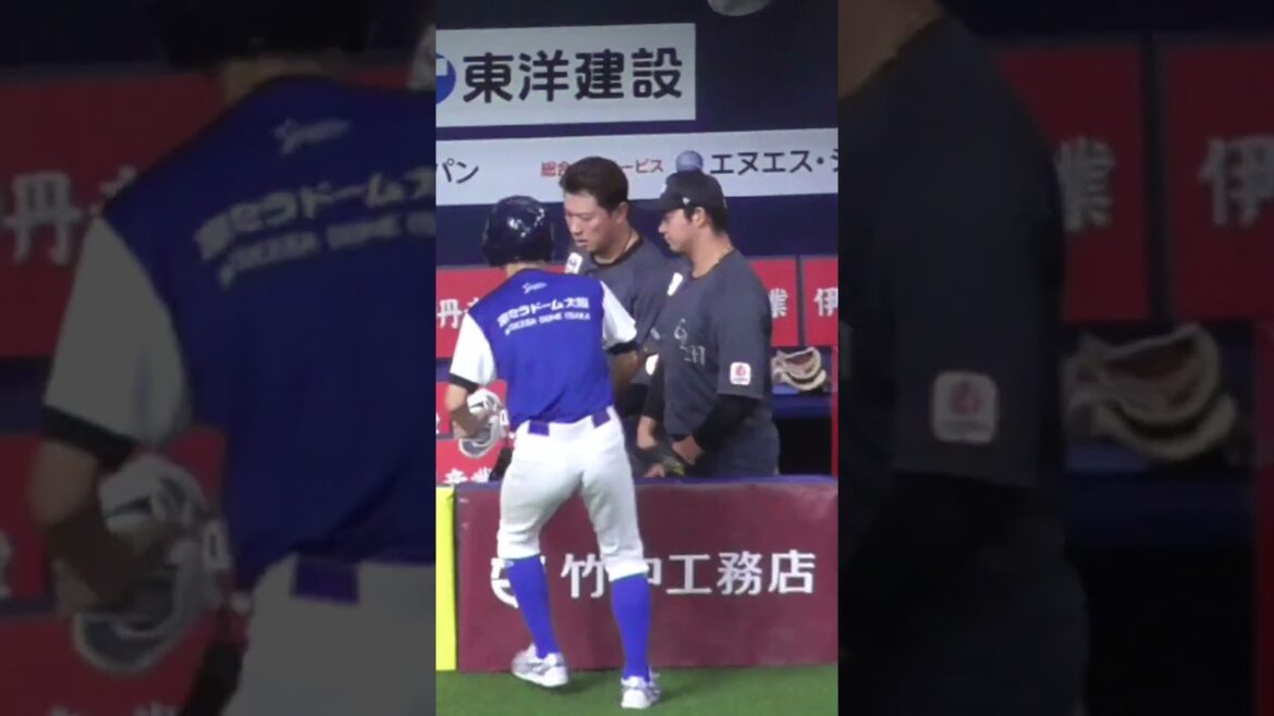 角中 勝也、代走を送られベンチへ戻る　#千葉ロッテマリーンズ #shorts