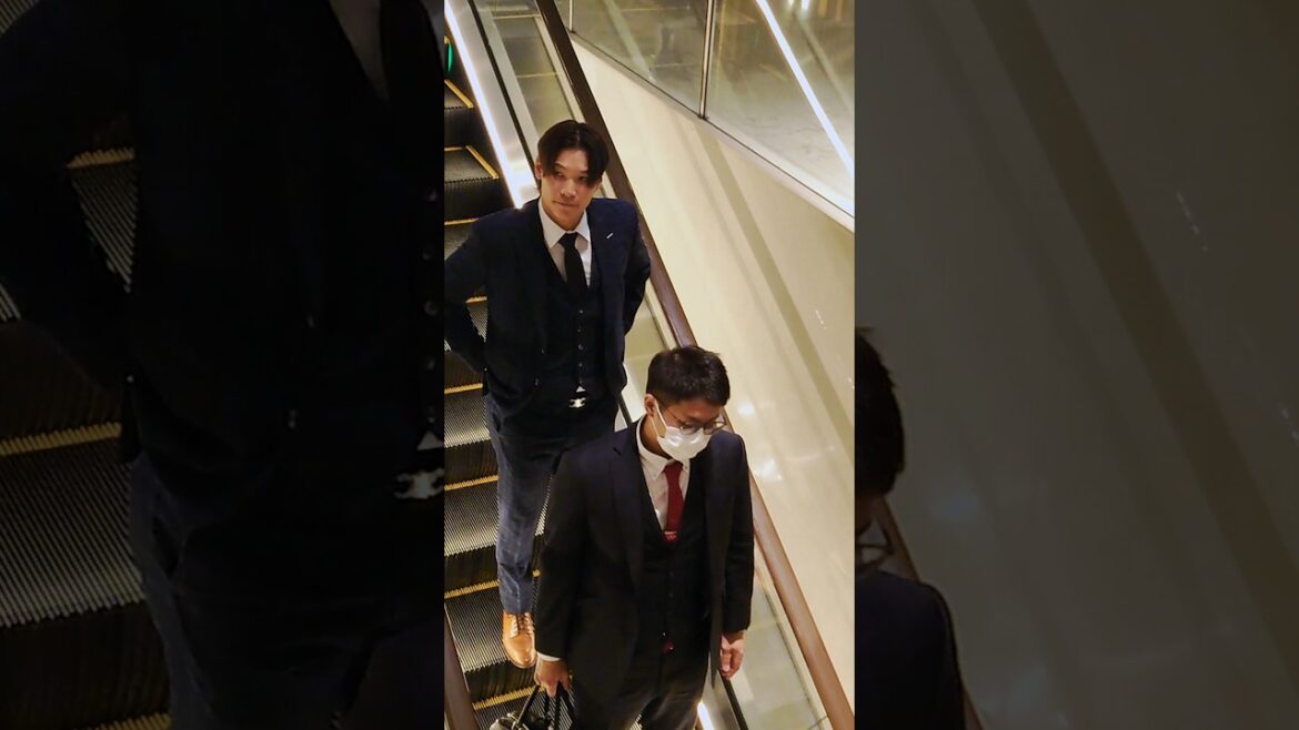 会場入りをする中川圭太選手。NPBアワード2025　#オリックスバファローズ #中川圭太