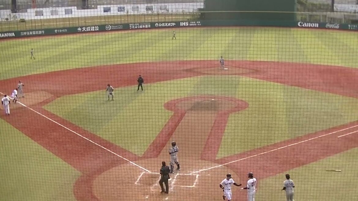 タイムリーヒットを放つ郡拓也（読売ジャイアンツ紅白戦2025年11月12日 巨人秋季キャンプ）