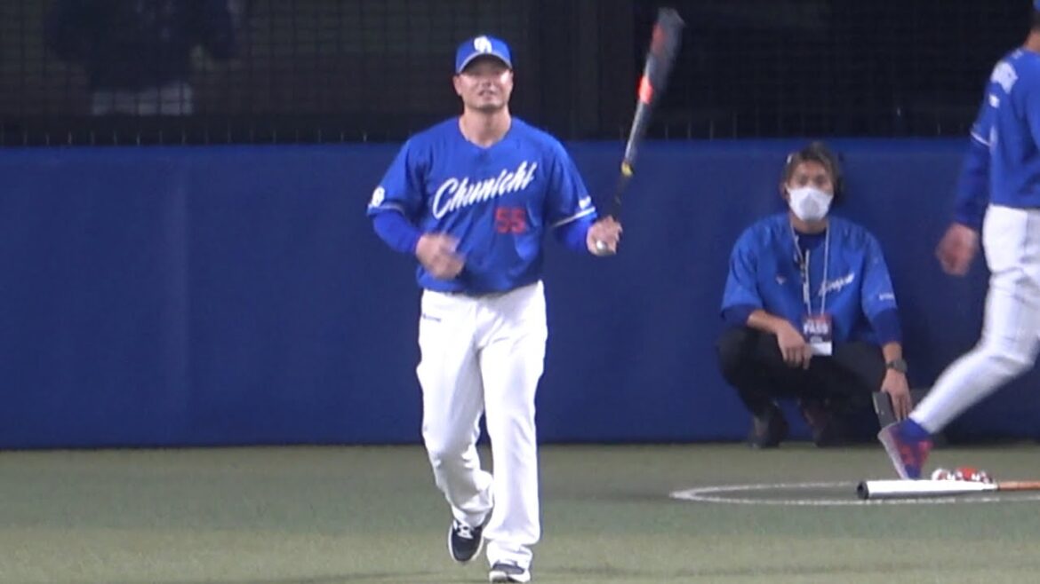 金属バットを持った細川を見てめちゃくちゃ後退する守備陣（笑）