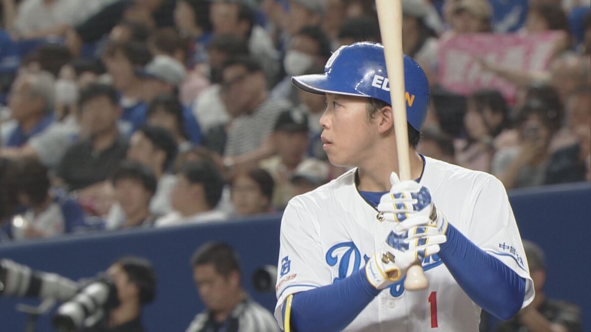 【NPB AWARDS 2025】12球団で唯一フル出場 岡林勇希選手（23）がベストナイン賞と最多安打者賞を受賞 松山晋也投手・大野雄大投手も 中日ドラゴンズ（CBCテレビ）