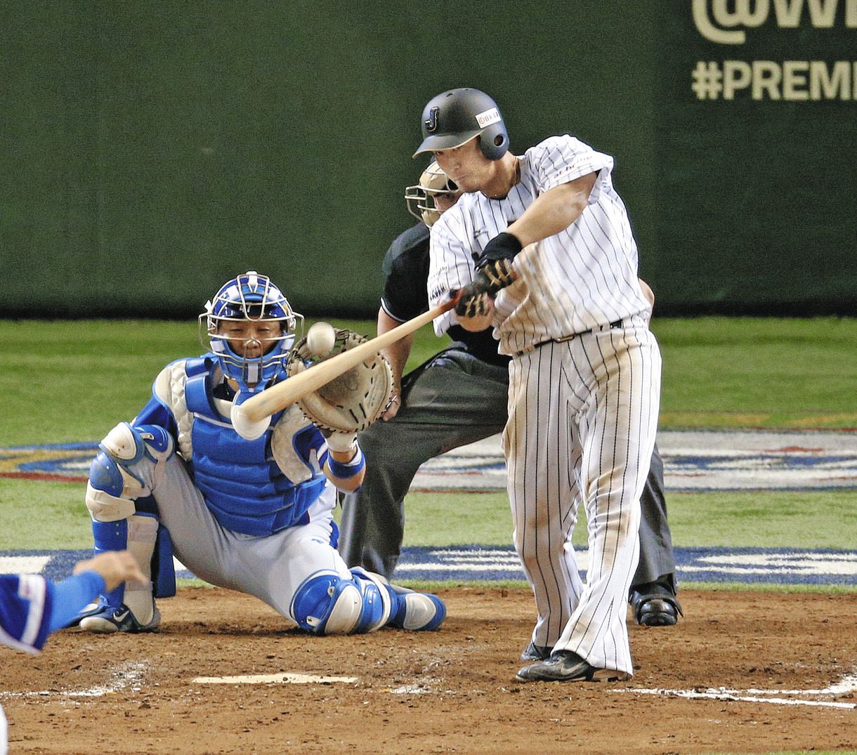 2015年のプレミア12、準決勝の韓国戦で９回に中前打を放つ中田