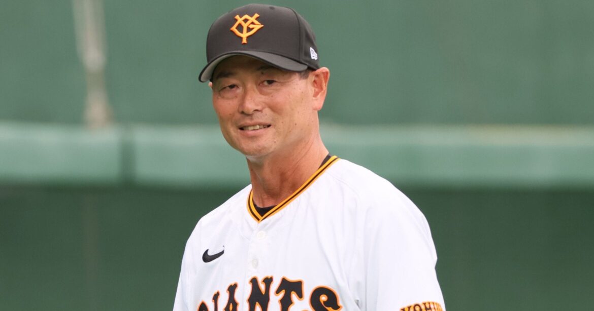 巨人・桑田真澄二軍監督「電撃退任のナゼ」圧倒的大差でファーム優勝したのに…阿部慎之助監督との育成方針の違いは？ 露呈した「絶対的な練習不足」 - プロ野球 - Number Web