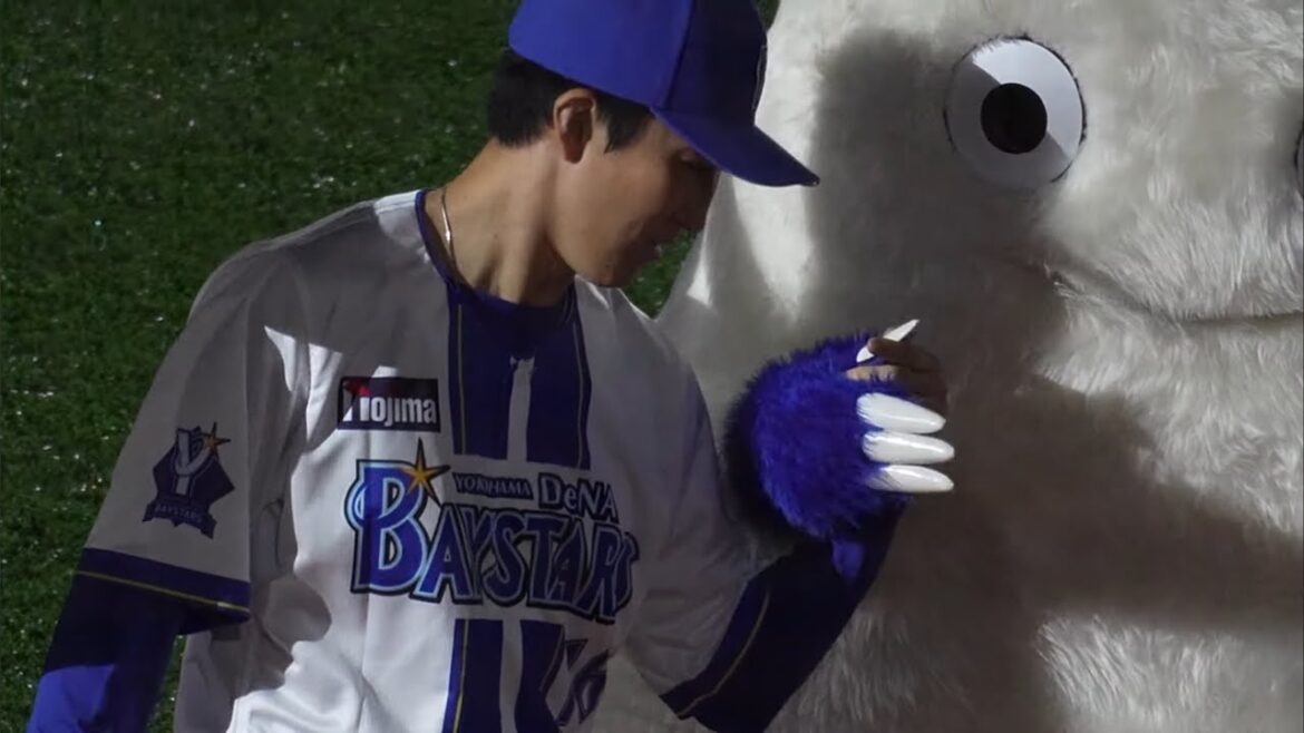 【2連勝/勝利後挨拶】バートの爪が気になる大貫、ウッキウキの大貫、戸柱に抱き着く大貫(2025.5.30/横浜スタジアム）