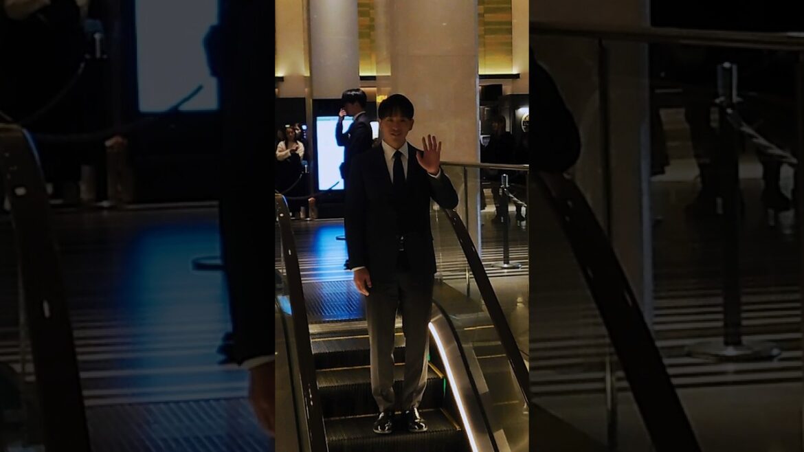 会場入りをする大関友久投手。NPBアワード #ソフトバンクホークス #大関友久 #npbアワード 会場入りをする大関友久投手。NPBアワード #ソフトバンクホークス #大関友久 #npbアワード