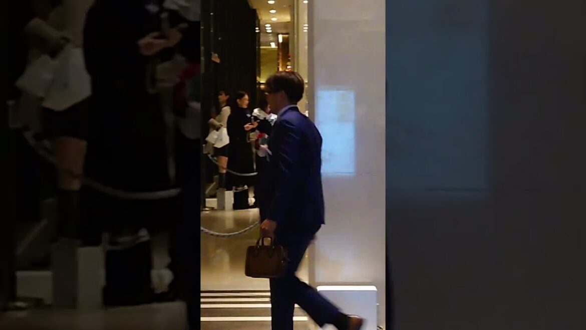 会場を後にする東克樹投手。NPBアワード2025　#DeNAベイスターズ #東克樹 #npbアワード