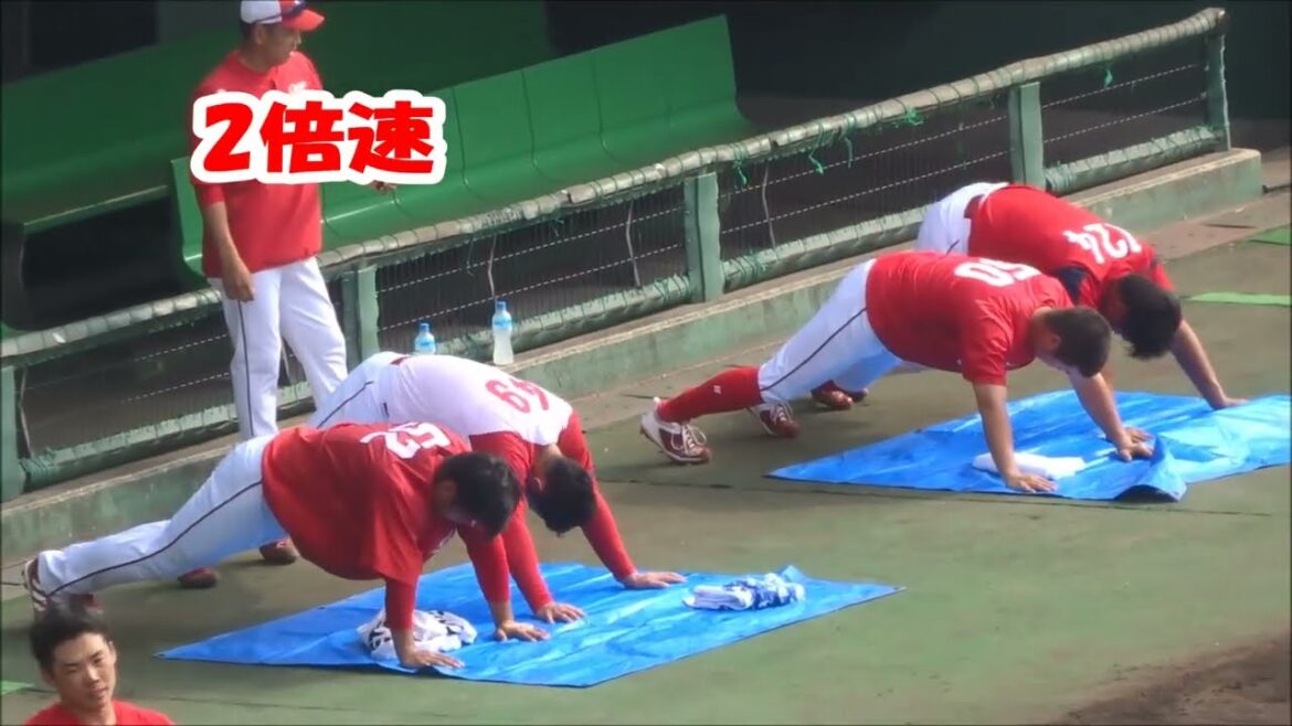 カープ・末包昇大、正隨優弥、中村健人、木下元秀選手の体幹トレーニング（腕立てキープ）～2022年秋季キャンプ～