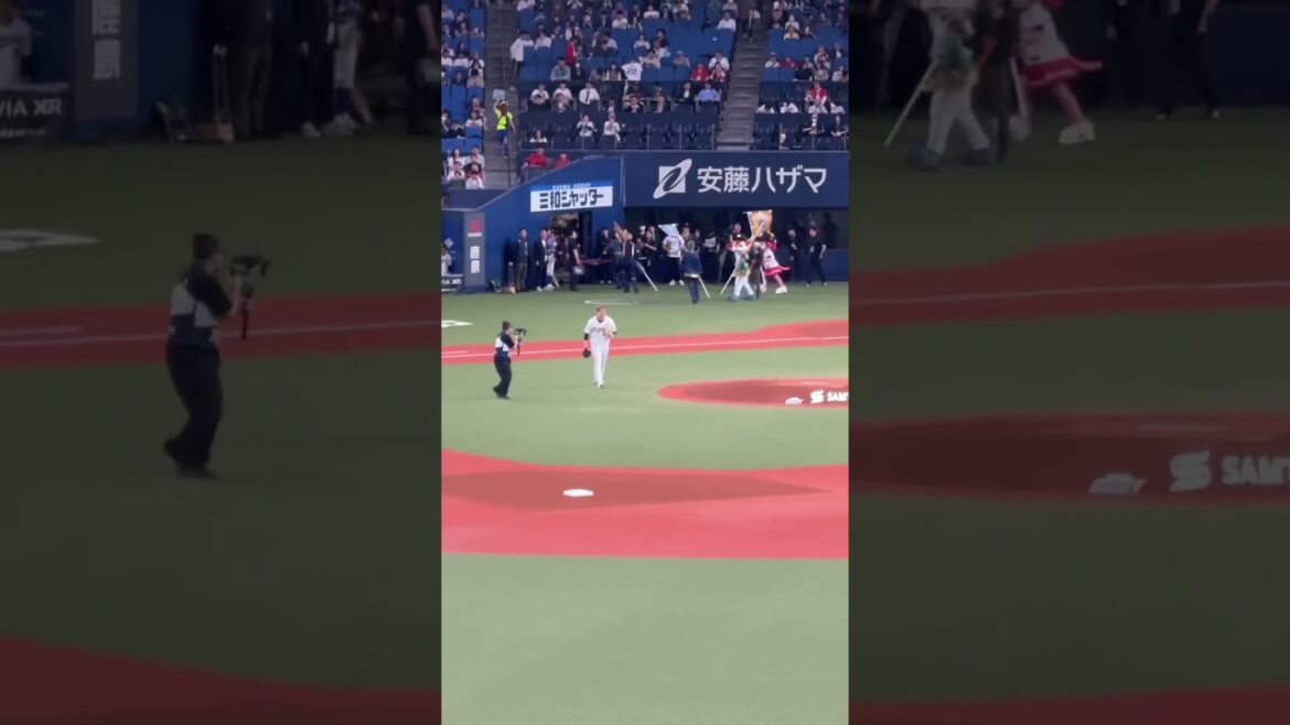 【広島カープ】九里投手試合開始前レフトスタンドのカープファンに一礼#6月3日オリックスvs広島#shorts