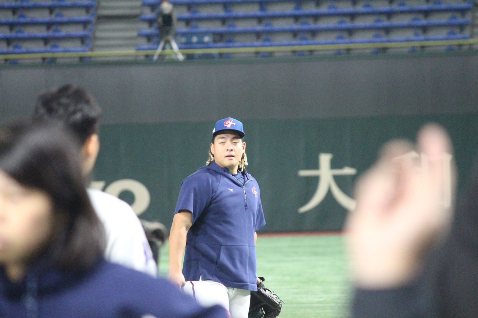 20241120-備戰明天12強賽，台灣國家代表隊選手今（20）日下午在明日對手委內瑞拉之後，在東京巨蛋進行賽前練習，包括守備、打擊等。圖為吉力吉撈·鞏冠。（黃信維攝）