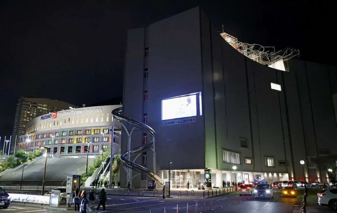 みずほペイペイドーム敷地内商業施設で殺人未遂事件 2人負傷 施設管理のソフトバンクが声明 – スポニチ Sponichi Annex 野球 みずほペイペイドーム敷地内商業施設で殺人未遂事件 2人負傷 施設管理のソフトバンクが声明 - スポニチ Sponichi Annex 野球