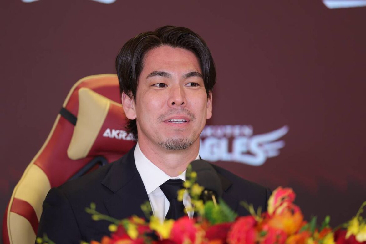 入団会見する前田健太（カメラ・岡野　将大）