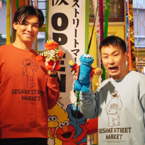 「セサミストリートマーケット 阪神梅田本店」に湯浅京己投手、増田英彦さん