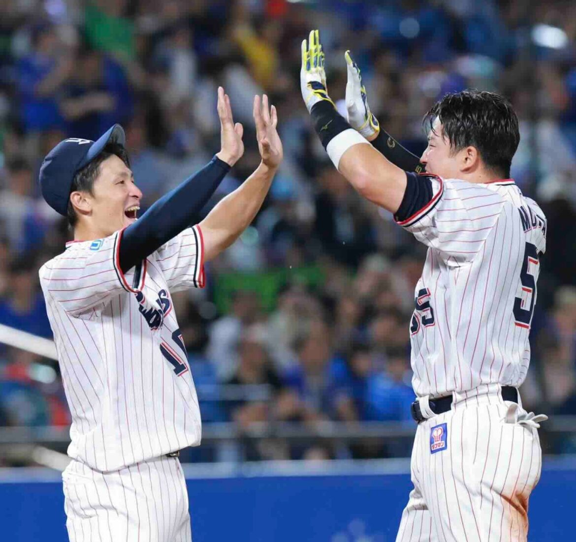 「最高すぎる光景」ヤクルト・宮本丈、村上宗隆の移籍祝福ショットにファン胸熱 | 話題の投稿 | スポーツブル (スポブル) 「最高すぎる光景」ヤクルト・宮本丈、村上宗隆の移籍祝福ショットにファン胸熱 | 話題の投稿 | スポーツブル (スポブル)