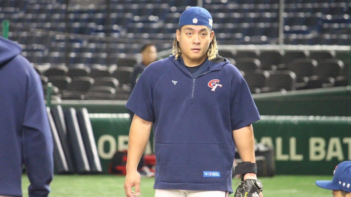 ソフトバンク入団会見で「自己アピール」 ジリ・ジラオ・ゴングァン選手「ぜひ注目してほしい」 | 黃信維(コウ・シンイ) | ニュース ソフトバンク入団会見で「自己アピール」 ジリ・ジラオ・ゴングァン選手「ぜひ注目してほしい」 | 黃信維(コウ・シンイ) | ニュース