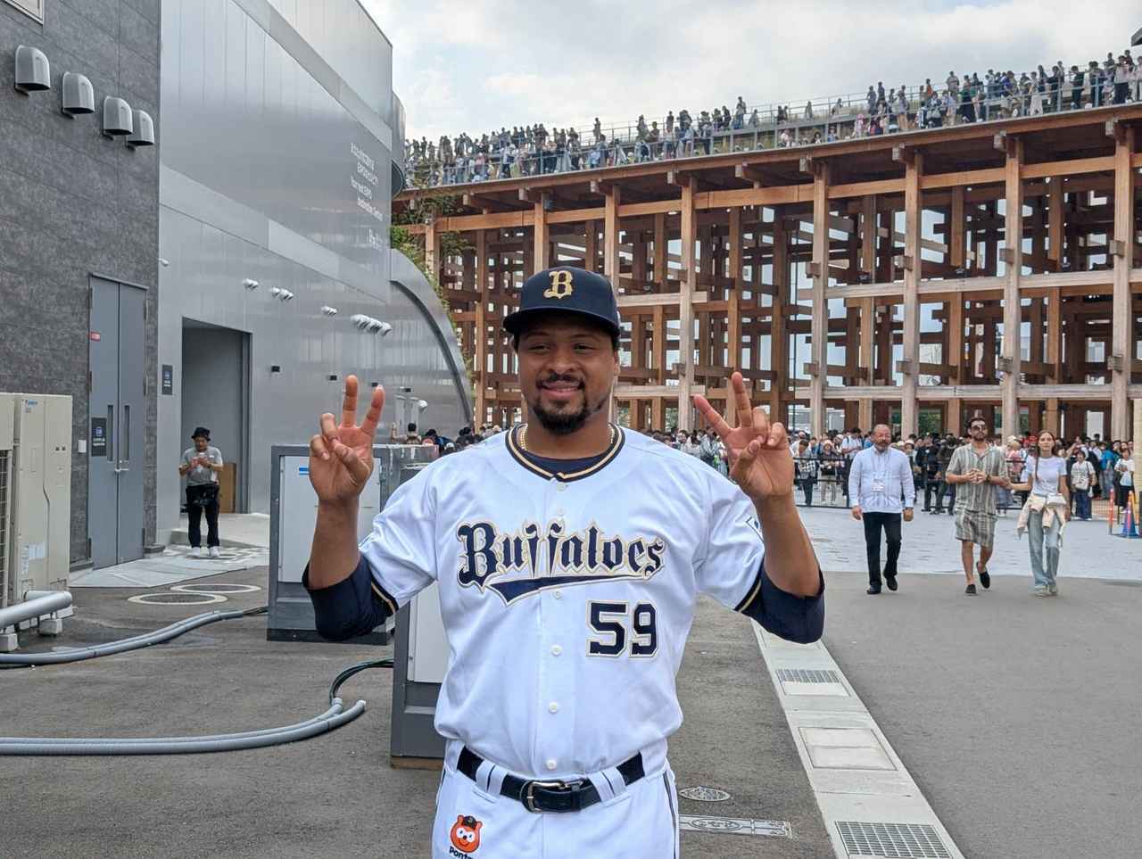 画像1: 人気投手の登場に沸く万博会場