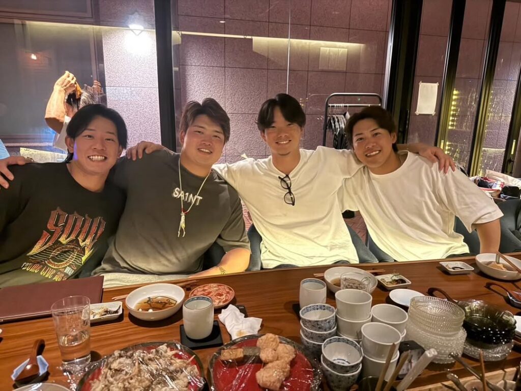 【友情】赤羽由紘、村上選手との絆を感じさせる素敵な写真にファンからの祝福 | 話題の投稿 | スポーツブル (スポブル)