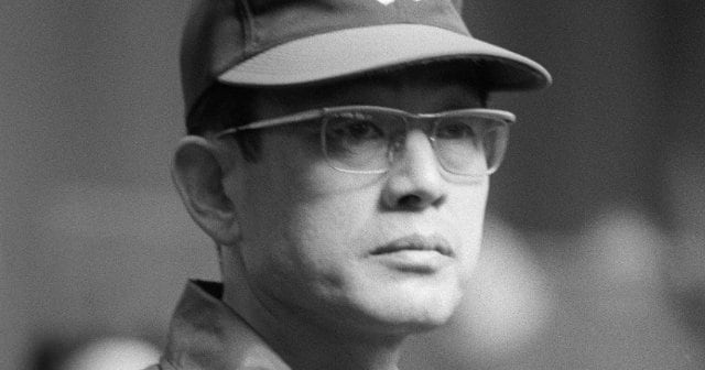 広岡達朗が激怒「ジャイアンツはここまで落ちぶれてしまったのか?」“巨人との大乱闘”でヤクルトナインが覚醒した日「あんなチームに負けてたまるか」 – プロ野球 – Number Web 広岡達朗が激怒「ジャイアンツはここまで落ちぶれてしまったのか?」“巨人との大乱闘”でヤクルトナインが覚醒した日「あんなチームに負けてたまるか」 - プロ野球 - Number Web