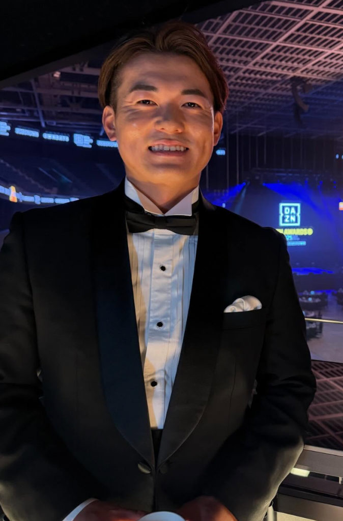林琢真、人生初のタキシード姿で登場！「DAZNアワード」で魅せた魅力 | 話題の投稿 | スポーツブル (スポブル)