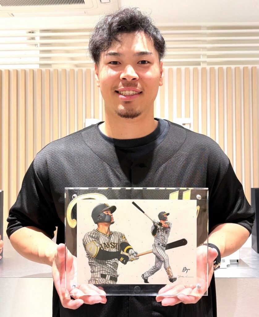 【祝福】佐藤輝明、MVPの表彰イラストを受け取る「2025年も頑張ります」 | 話題の投稿 | スポーツブル (スポブル)