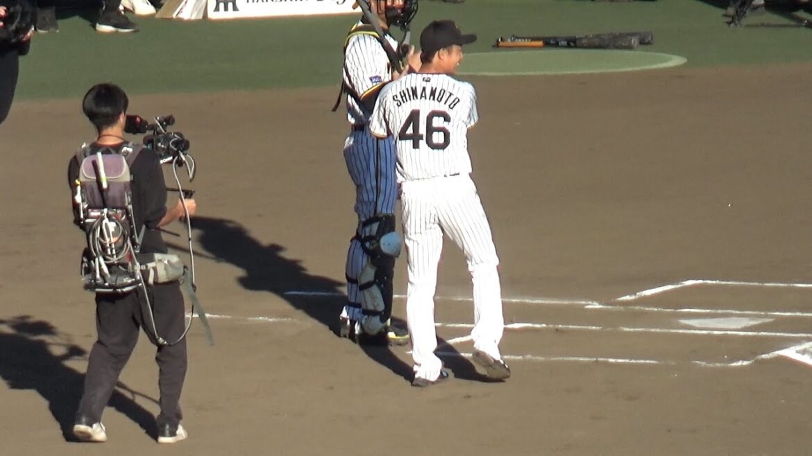 【阪神ファン感謝デー2025】阪神タイガースvsレジェンドオールスターズ【3回表裏】日本ハムへトレード移籍の島本選手がプロ初打席!空振り三振に喫するもファンからは万感の拍手!勝敗の行方は!? 【阪神ファン感謝デー2025】阪神タイガースvsレジェンドオールスターズ【3回表裏】日本ハムへトレード移籍の島本選手がプロ初打席!空振り三振に喫するもファンからは万感の拍手!勝敗の行方は!?