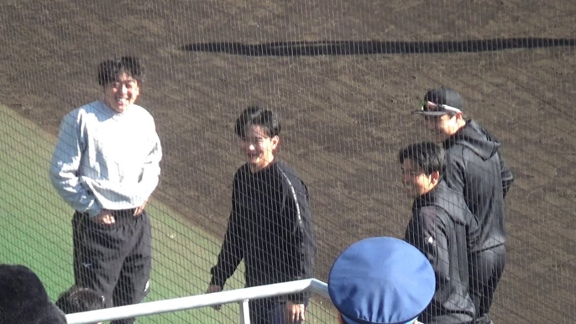 【おいっ!あいさつしとけ】自主トレ初日に藤川監督来場で急いで挨拶をしに行く榮枝選手・岡留選手たち!2026年は一軍定着そしてレギュラー奪取に燃える若手選手たち!【阪神新人合同自主トレ】2026.1.7 【おいっ!あいさつしとけ】自主トレ初日に藤川監督来場で急いで挨拶をしに行く榮枝選手・岡留選手たち!2026年は一軍定着そしてレギュラー奪取に燃える若手選手たち!【阪神新人合同自主トレ】2026.1.7